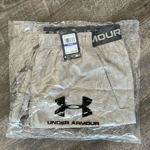 Under Armour 6” Vanish Woven shorts.